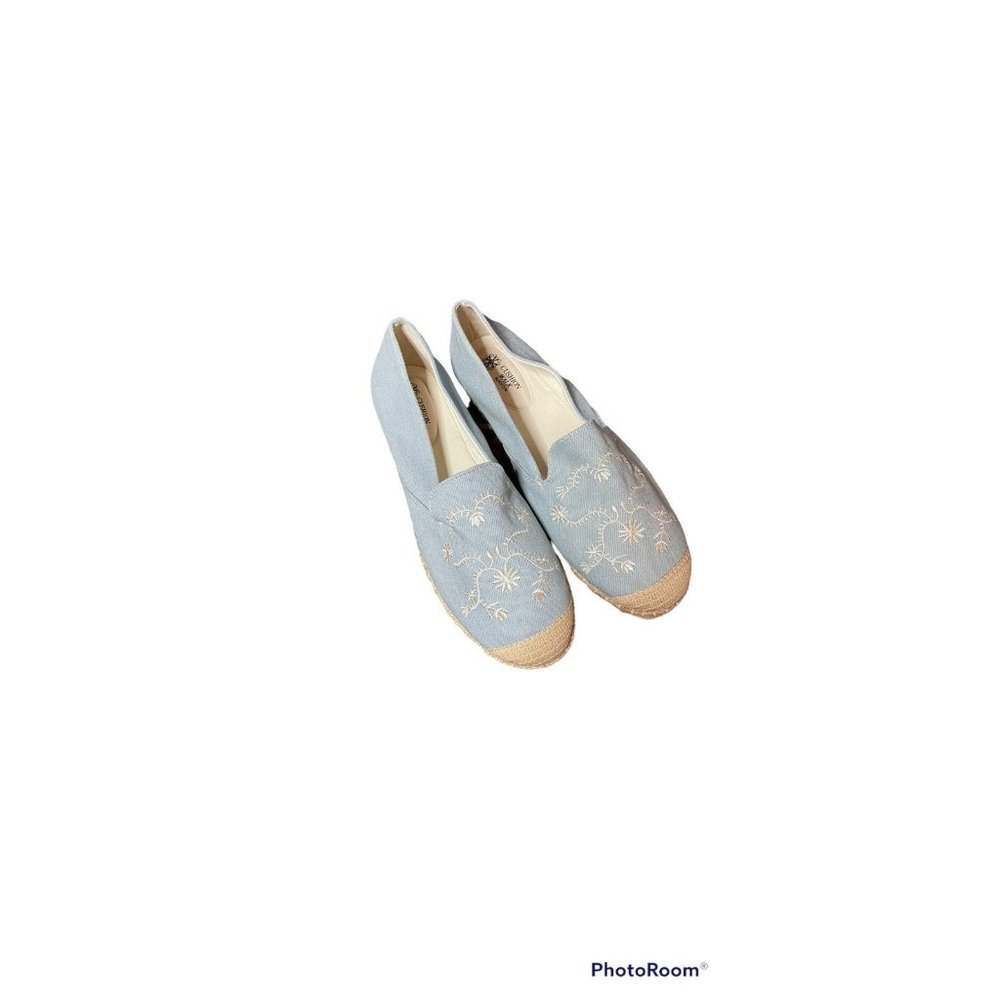 Ladies flats size 10 avon